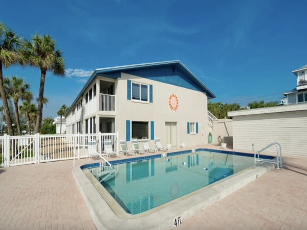 Holmes Beach 2 Bedroom Beach Front Vacation Rental Sleeps 4